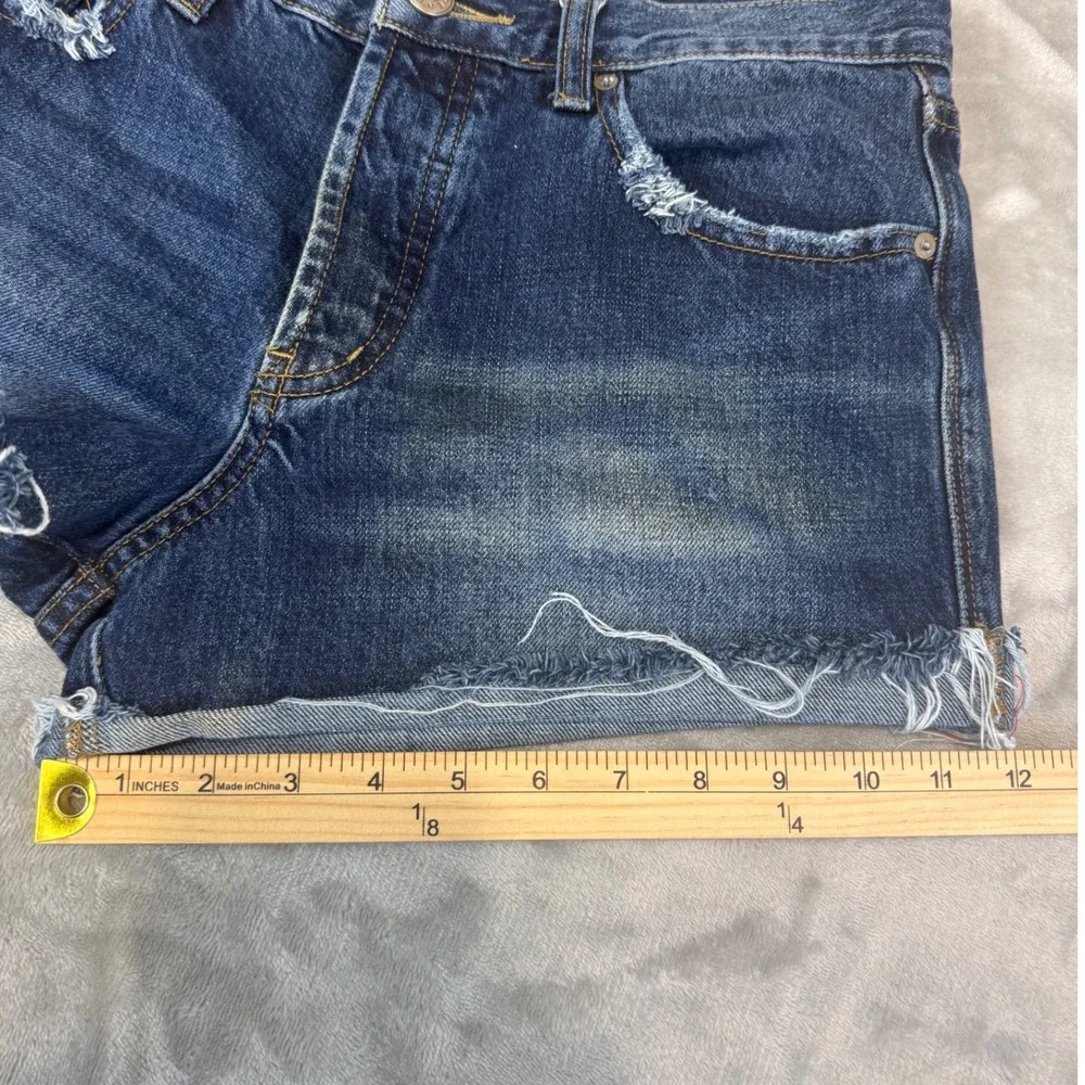 BDG Tomgirl Mid Rise Denim Shorts 29W Distressed Cut Off Button Fly (meas‎ 33x2)